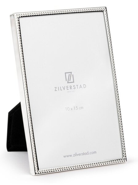 Metalowa ramka stojąca w kolorze srebra z połyskiem 11x16 cm Sweet Memory Pearl – Zilverstad