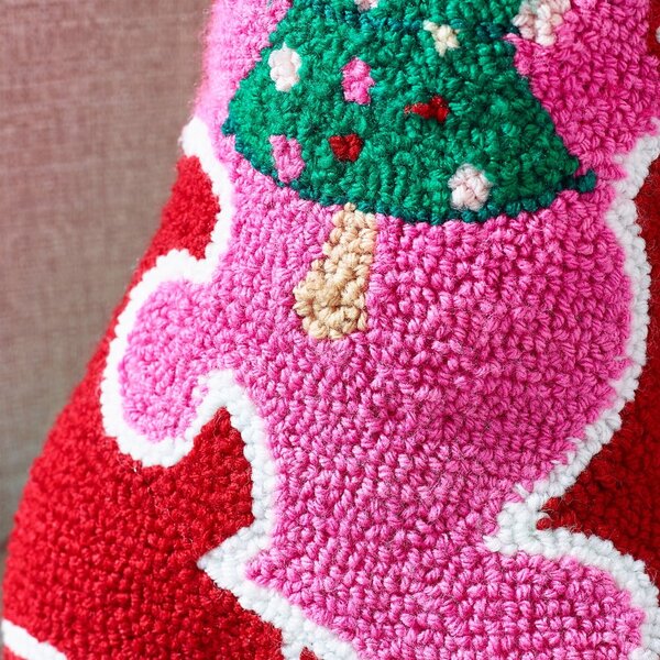 Poduszka dekoracyjna ze świątecznym motywem z materiału bouclé 48x35 cm Santa's Howdy Christmas Boot – Catherine Lansfield