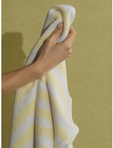 Jasnożółto-biały ręcznik kąpielowy z bawełny organicznej frotte 70x140 cm Arto – Blomus