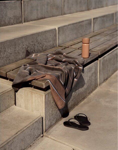 Brązowo-beżowy bawełniany ręcznik kąpielowy 70x140 cm Sauna – Zone