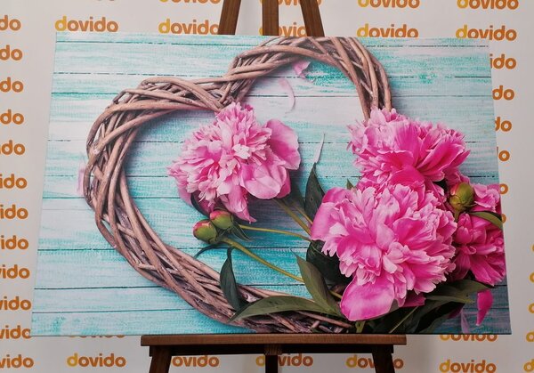 Obraz peonie na drewnianym sercu