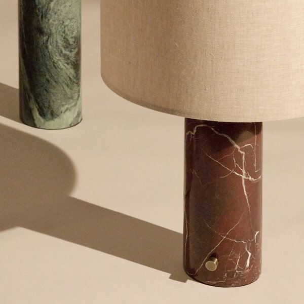 Lampa Stołowa GUBI, Gravity Small, ściemnialny, czerwony, salon, kamień, design