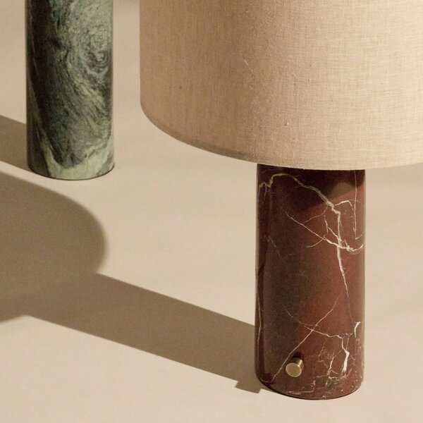GUBI Lampa stołowa Gravity Small, możliwość ściemniania, czerwony, salon / jadalnia, kamień, design