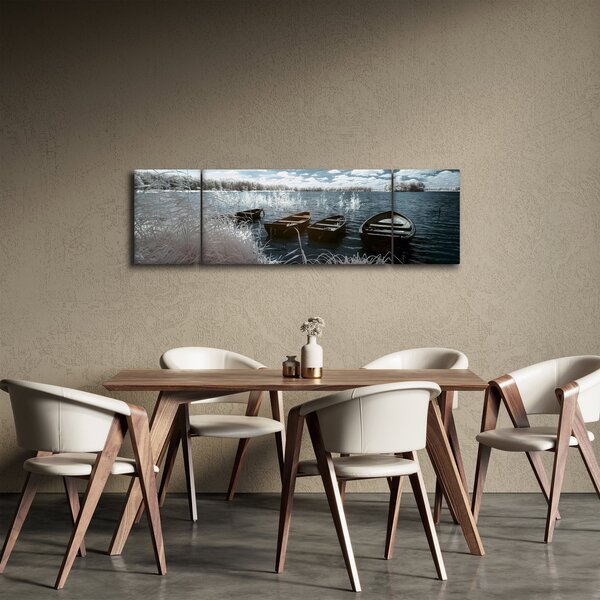Obraz - Drewniane łodzie na jeziorze (170x50 cm)