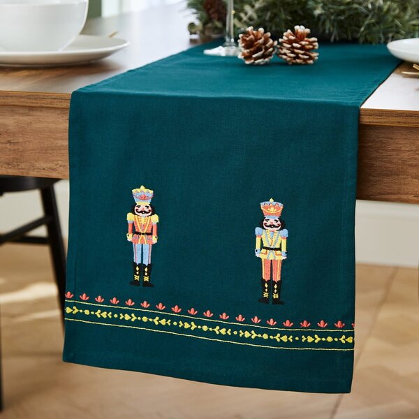 Bawełniany bieżnik ze świątecznym motywem 33x220 cm Nutcracker – Catherine Lansfield