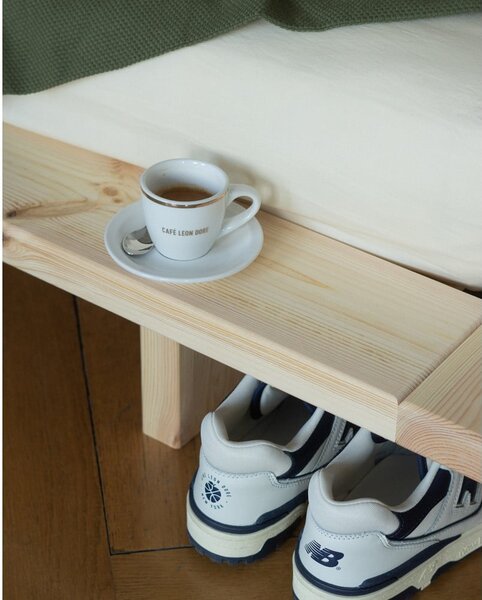 Łóżko dwuosobowe z drewna sosnowego ze stelażem 160x200 cm Japan – Karup Design