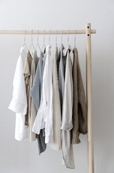 Wieszak z drewna sosnowego z lustrem Karup Design Hongi Natural