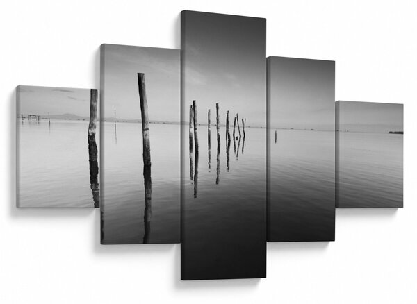 Obraz czarno - białej powierzchni wody (125x70 cm)