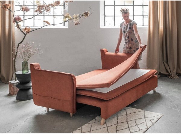 Ceglasta aksamitna rozkładana sofa 225 cm Charming Charlie – Miuform