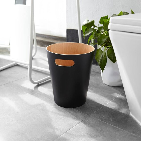 Czarny biurowy kosz na śmieci 7,5 l Woodrow – Umbra