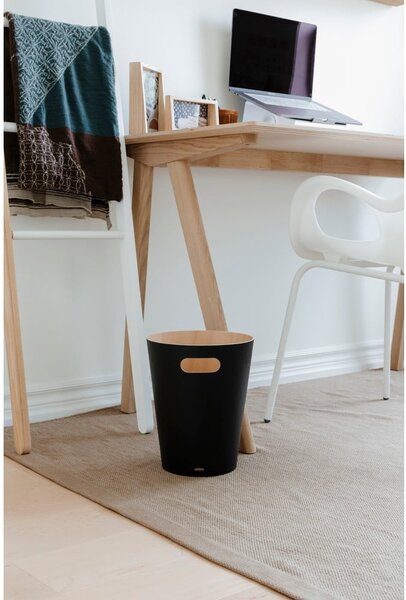 Czarny biurowy kosz na śmieci 7,5 l Woodrow – Umbra