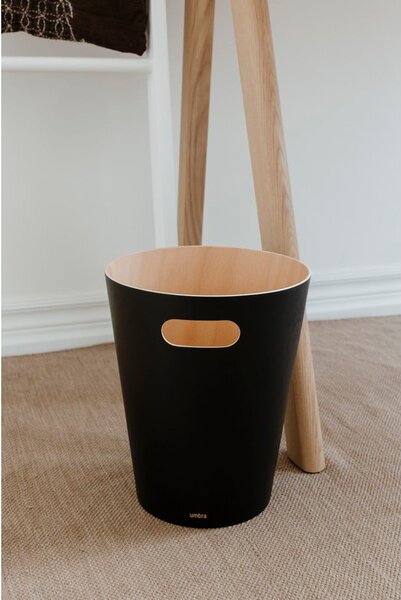 Czarny biurowy kosz na śmieci 7,5 l Woodrow – Umbra