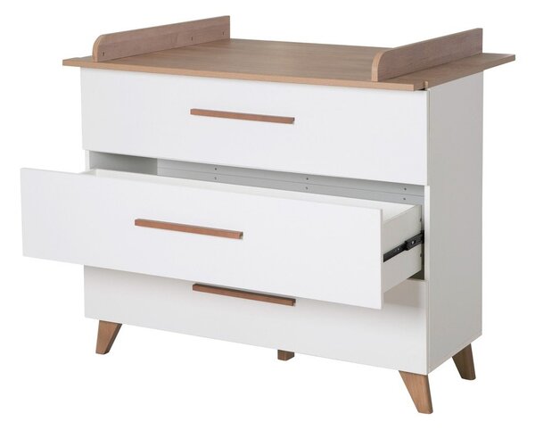 Biało-naturalna niska komoda dziecięca w dekorze dębu z przewijakiem 110x98 cm – Roba