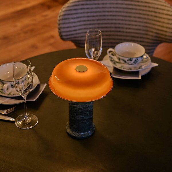 DESIGN BY US Lampa stołowa LED na baterię Trip No. 2, zielono-bursztynowa, marmur, szkło możliwość ściemniania, zielony, salon / jadalnia, kamień, design