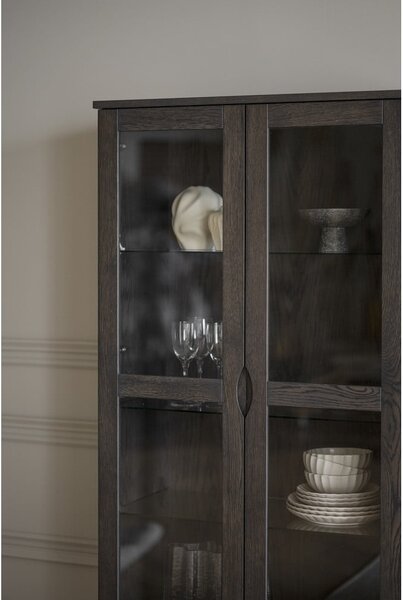 Brązowa witryna w dekorze dębu 82x185 cm Filippa – Rowico