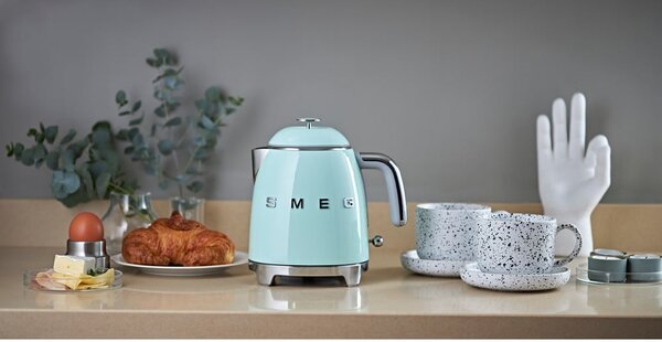 Jasnozielony czajnik elektryczny ze stali nierdzewnej 800 ml Retro Style – SMEG