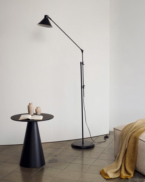 Czarna lampa stojąca z metalowym kloszem (wysokość 220 cm) Dione – Kave Home