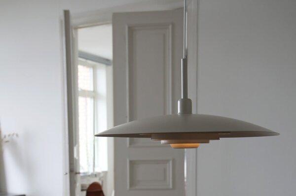 Beżowa lampa wisząca z metalowym kloszem ø 57 cm Piny – Markslöjd