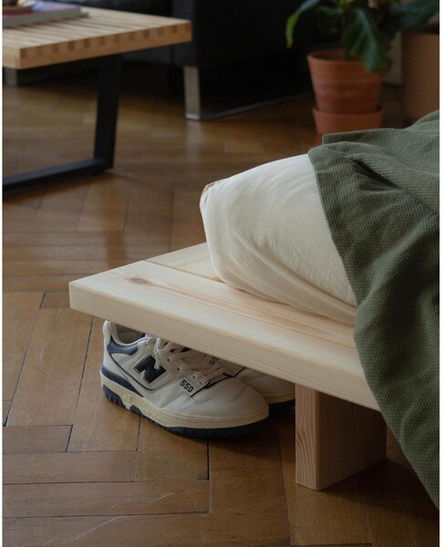 Łóżko jednoosobowe z litego drewna sosnowego ze stelażem 90x200 cm w naturalnym kolorze Japan – Karup Design