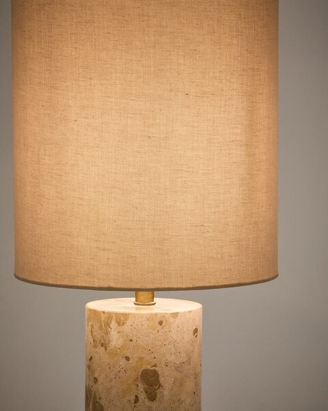 Beżowa marmurowa lampa stołowa z tekstylnym kloszem (wysokość 54 cm) Raze – Kave Home