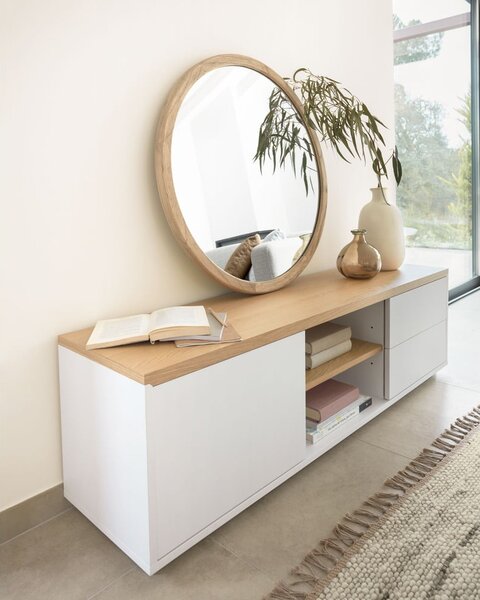 Biała szafka pod TV w dekorze dębu 150x44x36 cm Abilen – Kave Home