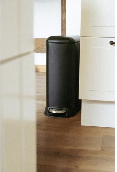 Stalowy kosz na śmieci z pedałem w kolorze matowej czerni 12 l Design – Wenko