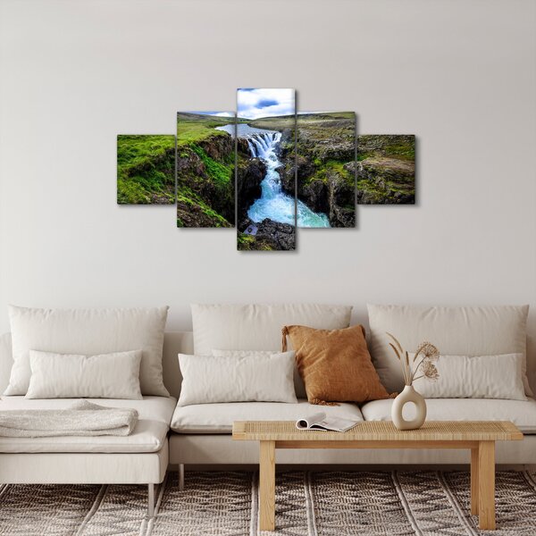 Obraz wodospadu między skałami (125x70 cm)