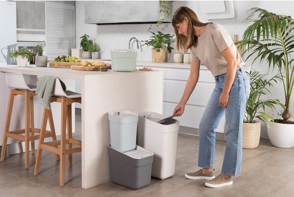 Jasnoniebieski kosz na śmieci do segregacji odpadów z plastiku z recyklingu 20 l Ready To Collect – Curver