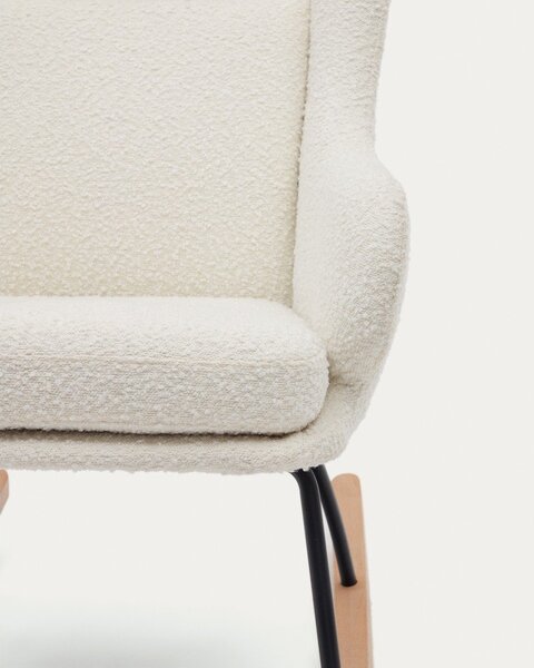 Biały bujany fotel z materiału bouclé Maustin – Kave Home