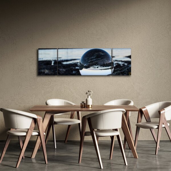 Obraz szklanej kuli na skale (170x50 cm)