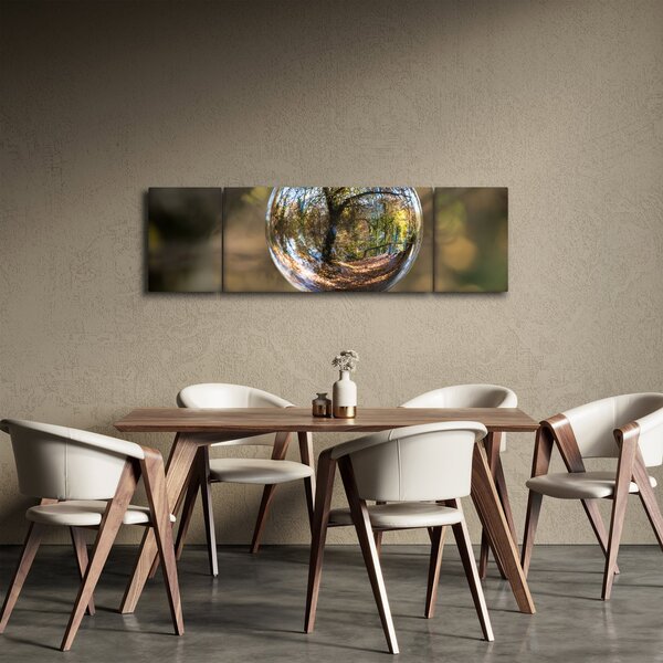 Obraz - Odbicie w szklanej kuli (170x50 cm)