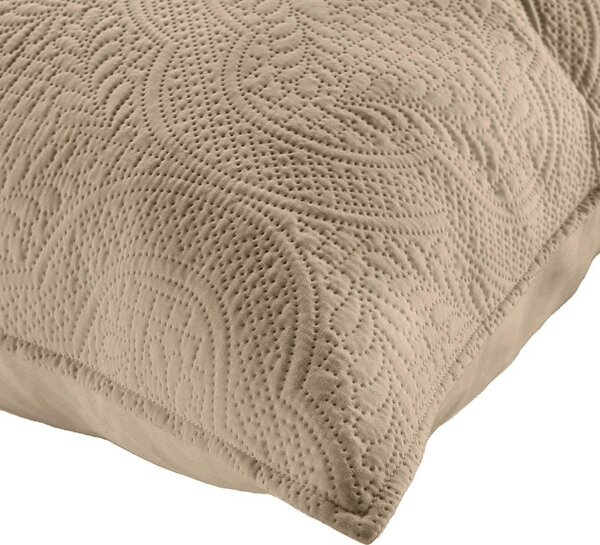 Beżowy pikowany zestaw narzuty na łóżko i poszewki na poduszkę z mikrowłókna 240x220 cm Romane – douceur d'intérieur