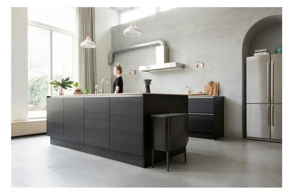 Stalowy kosz na śmieci do segregacji odpadów otwierany na dotyk w kolorze matowej czerni 34 l Bo Touch Bin – Brabantia