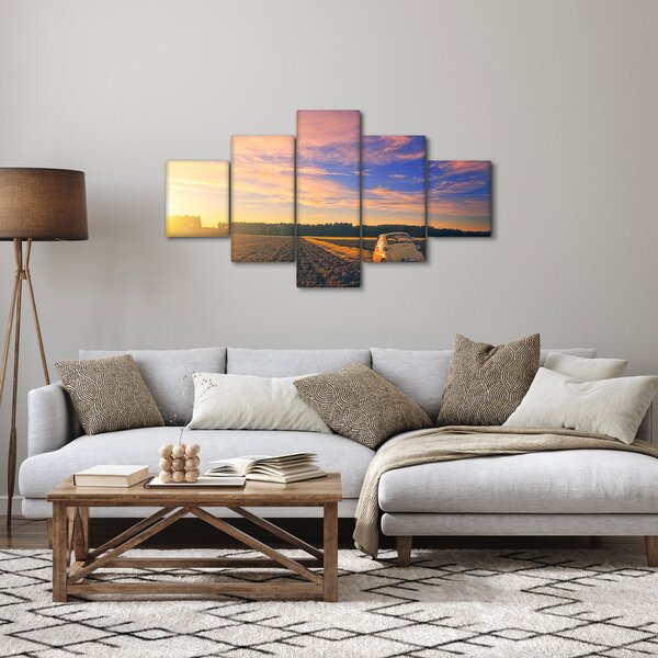 Obraz żółtego samochodu na polu (125x70 cm)