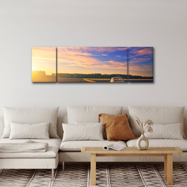 Obraz żółtego samochodu na polu (170x50 cm)