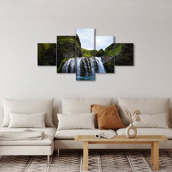 Obraz klifu z wodospadem (125x70 cm)