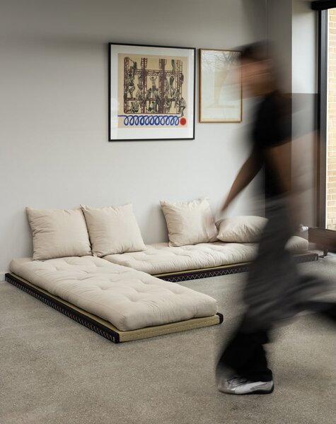 Sofa rozkładana z lnianym obiciem Karup Design Chico Linen