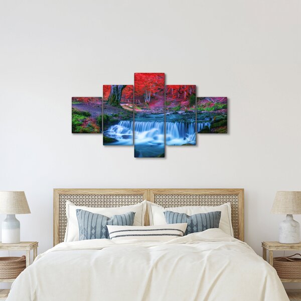 Obraz wodospadu w czerwonym lesie (125x70 cm)