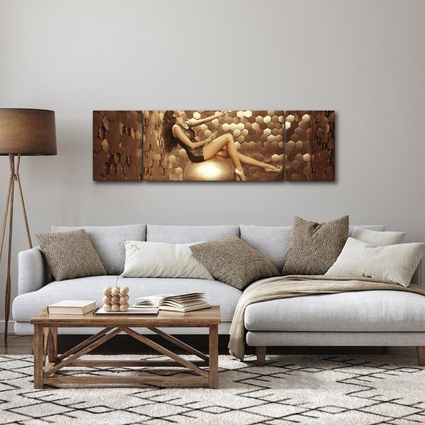 Obraz kobiety w złotym pokoju (170x50 cm)