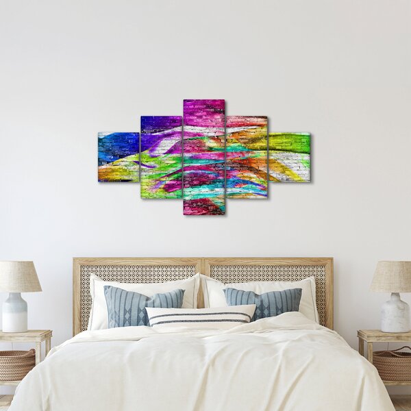 Obraz - Mur z cegły z kolorowymi płomieniami (125x70 cm)