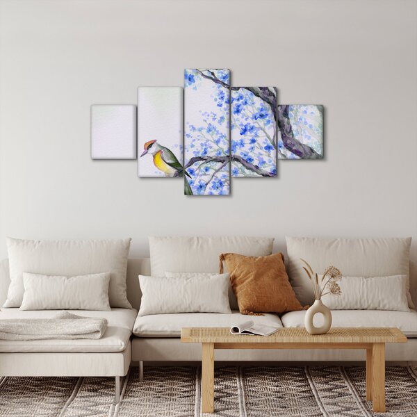 Obraz - ptak na drzewie z niebieskimi kwiatami (125x70 cm)