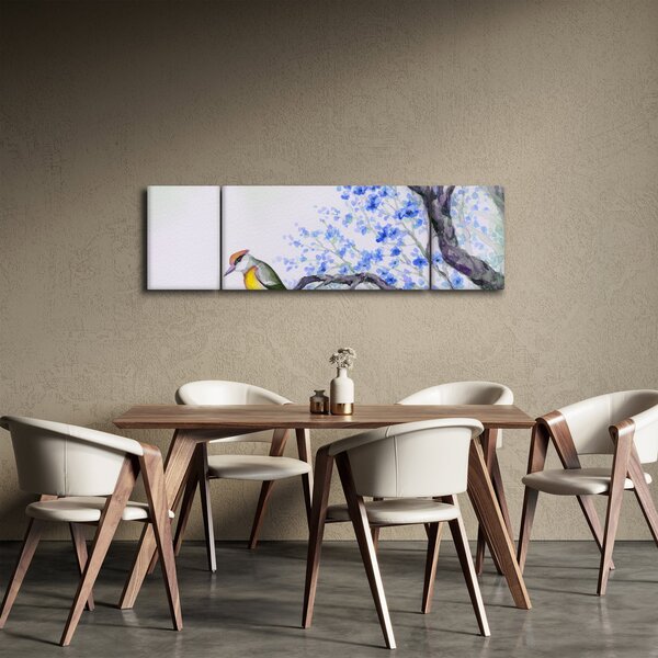 Obraz - ptak na drzewie z niebieskimi kwiatami (170x50 cm)