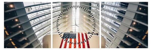 Obraz budynku z flagą USA (z zegarem) (90x30 cm)