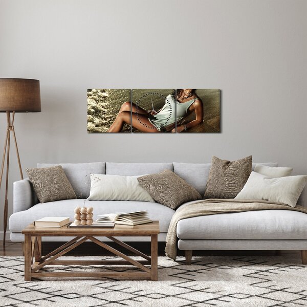 Obraz kobiety na plaży (z zegarem) (90x30 cm)