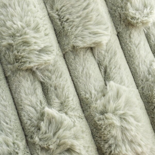 Poduszka dekoracyjna z mikropluszu 50x50 cm Carved Fur – Bianca