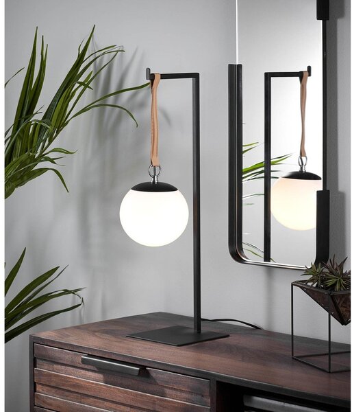 Czarna metalowa lampa stołowa z plastikowym kloszem (wysokość 60 cm) Monteiro – Kave Home