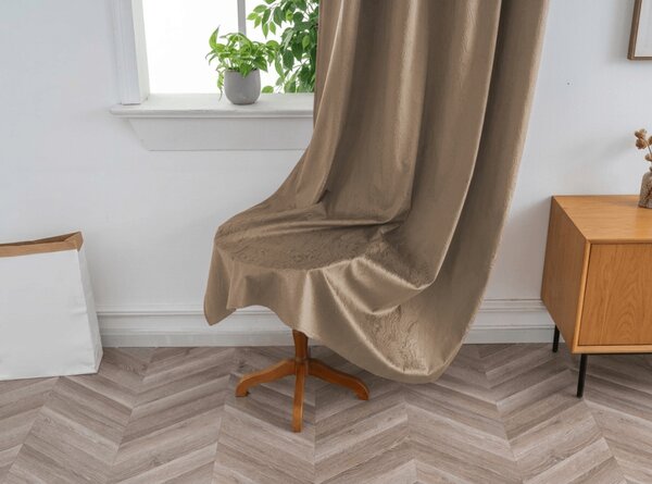 Zaciemniająca zasłona DUNES VELVET 140x250 cm, beżowo-brązowa Zawieszanie: Metalowe pierścienie