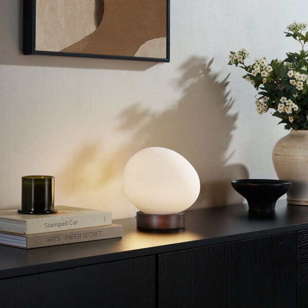 Lampa stołowa Japandi drewniana z opalowym szkłem - Sally