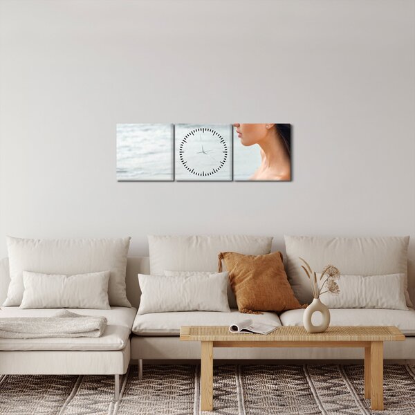 Obraz kobiety na plaży (z zegarem) (90x30 cm)