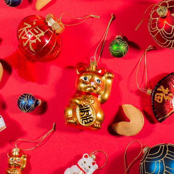 Szklana ozdoba świąteczna wykonana ręcznie 11 cm Lucky Cat – Sass & Belle